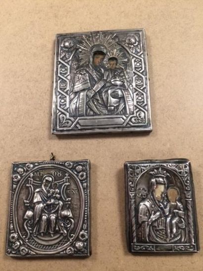null Petite icônes à oklad en argent (875) repoussé représentant la Vierge à l'Enfant...