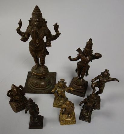 INDE 

Huit statuettes de divinités hindouistes, dont Ganesh, Krishna, Parvati.

Sujets...