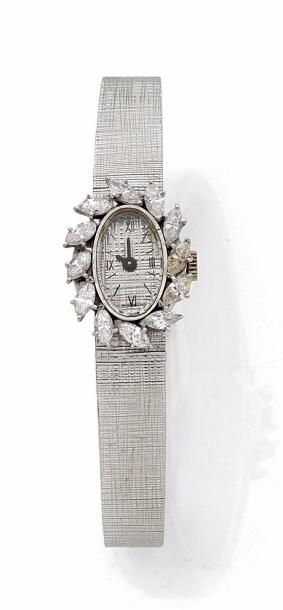 JAEGER-LECOULTRE Montre bracelet de dame en or gris (750) et platine (850), le boîtier...