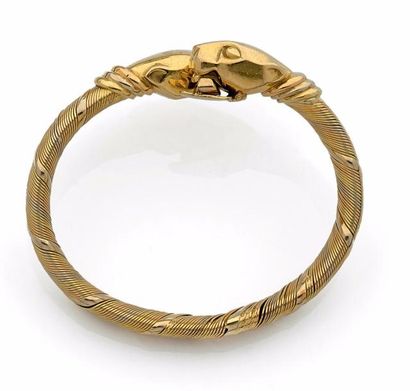 CARTIER Cougar
Bracelet jonc trois ors (750) en fils d'or torsadés, le fermoir à...