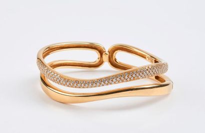 null Bracelet rigide ouvrant en or jaune (750) formé d'un double lien ondulé, l'un...