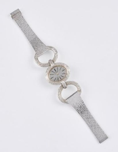 RICHARD 

Montre bracelet en or gris (750).

Boîtier rond et lunette ovale à décor...
