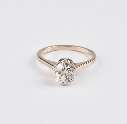 null Bague solitaire en or gris (750) ornée d'un diamant de taille brillant ancienne...