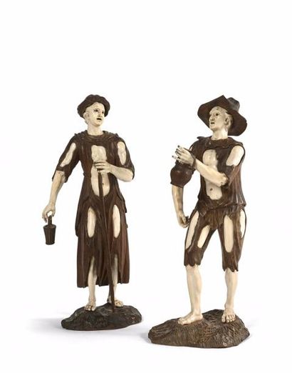 ALLEMAGNE DU SUD Deux mendiants sur un tertre.
Statuettes en bois teinté et ivoire...