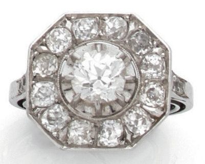 null Bague en platine (850) de forme octogonale centrée d'un diamant de taille ancienne...