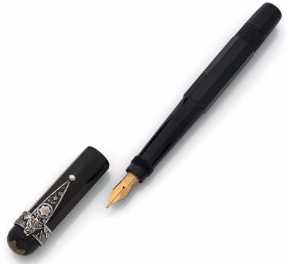 MONTBLANC Safety 6
Rare stylo plume vintage en ébonite noir à plume en or jaune (750)...
