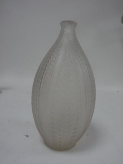 RENE LALIQUE (1860-1945) 

Vase “Acacia”.

Epreuve en verre soufflé-moulé, patiné...