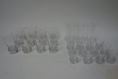 DAUM 

Partie de service de verres modèle Sorcy, comprenant :

12 verres à eau.

12...