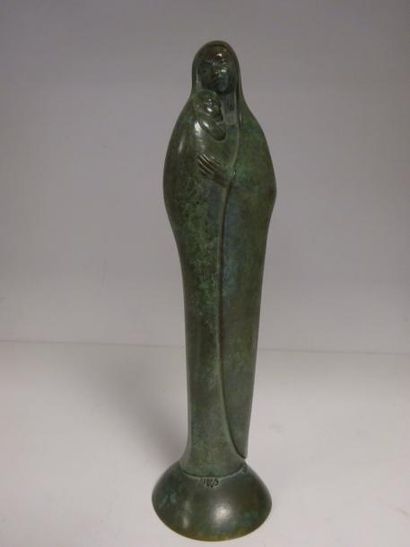 Riccardo SCARPA (1905-?) 

Vierge à l'Enfant.

Epreuve en bronze à patine verte.

Signée.

H....