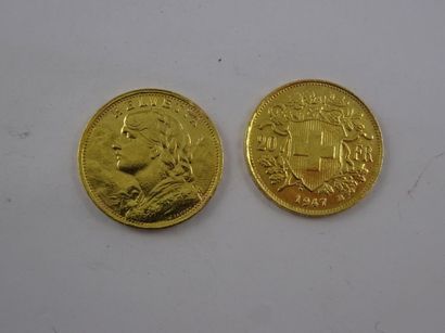null Deux pièces en or de 20 Francs suisses, 1947. 

Poids total : 12,80 g. 

Usures....