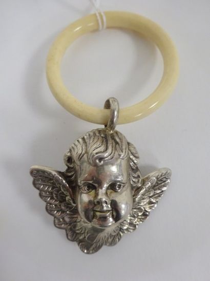 null Hochet en forme de tête d'ange ailé en argent (950), avec anneau en composition...