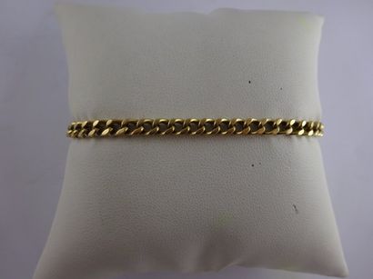 null Bracelet en or jaune (750) à maille gourmette. 

Fermoir à cliquet et double...