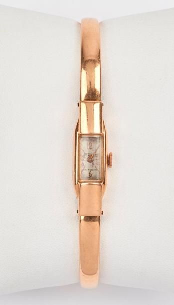 ETVIA 

Montre bracelet de dame en or jaune (750).

Cadran rectangulaire champagne,...