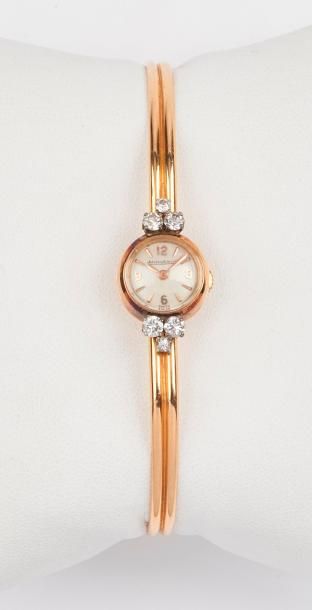 JAEGER LECOULTRE 

Montre bracelet de dame en or jaune (750).

Cadran champagne,...