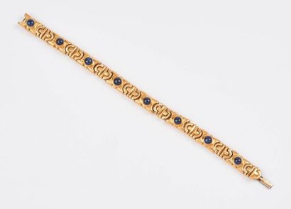 null Bracelet articulé en or jaune (750) orné de cabochons ronds de saphirs.

Fermoir...