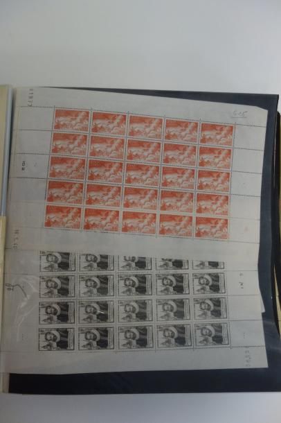 FRANCE, période 1940/1980 Ensemble de timbres neufs en feuilles ou en égrénés, contenu...