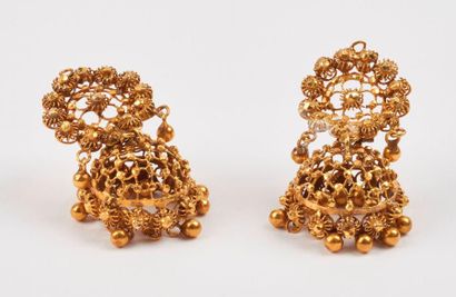 null Eléments de boucles d'oreilles, dans le goût indien, en or jaune (750) à motifs...