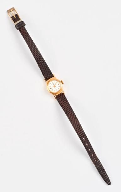 LIP, Dauphine 

Montre bracelet de dame.

Boîtier circulaire en or jaune (750).

Cadran...