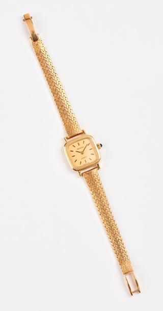 ZENITH 

Montre bracelet de dame en or (750). 

Cadran carré, or, signé, index bâtons...