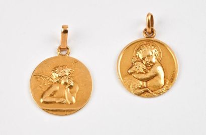 null Deux médailles de baptême en or jaune (750) :

- une avec Saint Jean-Baptiste...