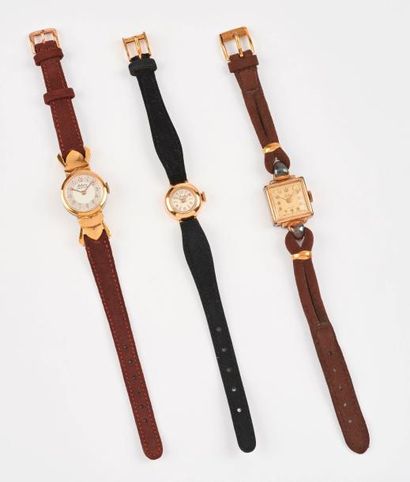 null Ensemble de trois montres bracelet de dame : 

- deux en métal doré, bracelet...