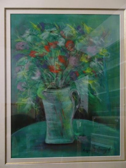 Raymond AMOUYAL 

Vase en fleurs.

Pastel sur papier.

Signé en bas à droite.

62...