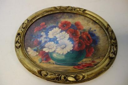 Madeleine RENAUD (XXème siècle) 

Bouquet de fleurs.

Aquarelle ovale.

Signée en...