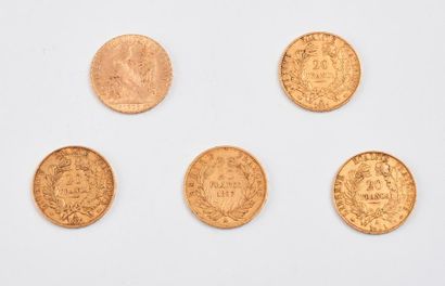 null Cinq pièces de vingt francs or, 1851 x3,1857, 1908. 

Poids total : 32g.