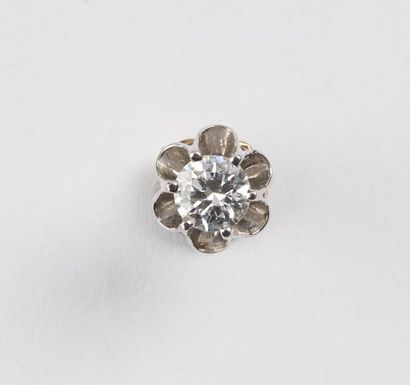 null Clou d'oreille en or blanc (585) orné d'un diamant de taille brillant moderne...