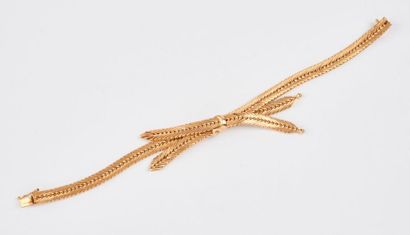 null Bracelet articulé en or jaune (750) à mailles palmier orné d'un noeud. 

Poids:...