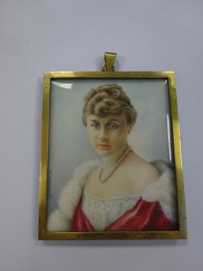 Théophile MEYENDORFF (XIXème-XXème siècles) 

Portrait de femme en buste, au collier...