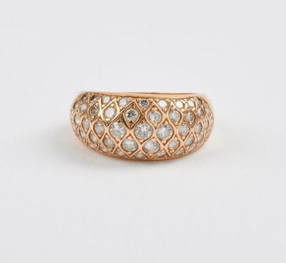 null Bague jonc en or jaune (750) pavé de petits brillants en serti grains, dans...