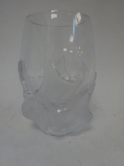 LALIQUE FRANCE 

Vase ovoïde à fond plat.

Epreuve en cristal pressé-moulé translucide...