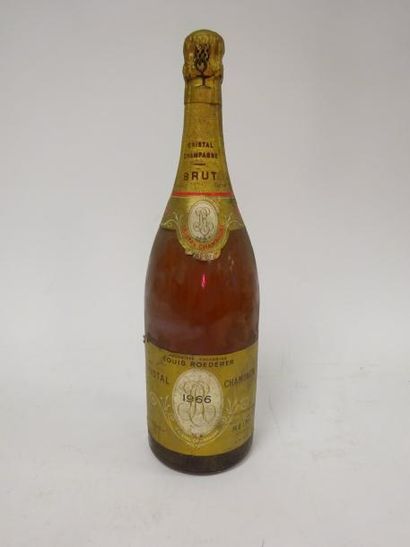 null LOUIS ROEDERER 

Cristal Champagne, 1966. 

Un magnum. 

Etiquette légèrement...