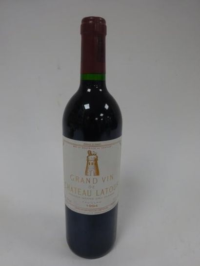 null Château LATOUR 

1 bouteille, 1994. 

Bon niveau.