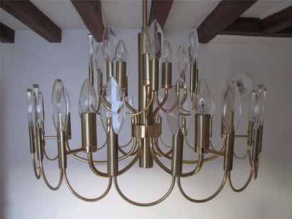 Gaetano SCIOLARI (XXème-XXIème siècle) 

Lustre en métal à neuf bras de lumières....