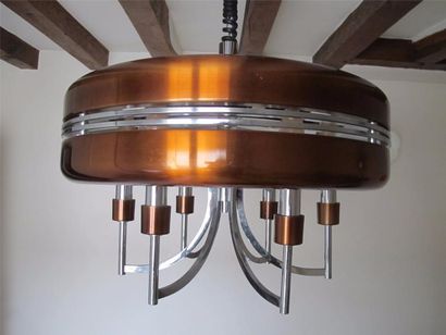 RAAK Ed-UFO 

Lustre moderniste en métal doré à six bras de lumière. 

55 x 33 cm....