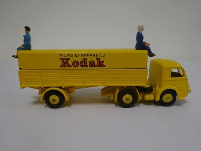 DINKY TOYS France 

Tracteur Panhard "Kodak" (sans boîte).

Usures et éclats à la...