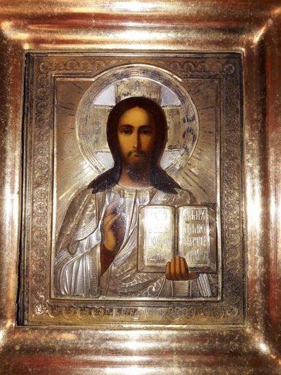 RUSSIE 

Le Christ pantocrator.

Icône avec oklad en argent (875) blanc et doré.

84...