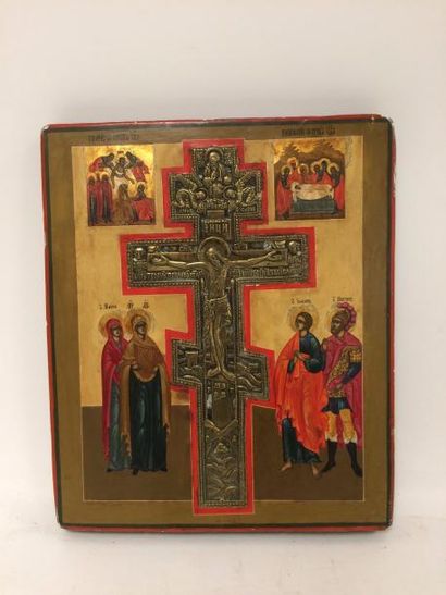 RUSSIE 

Crucifixion

Croix en bronze insérée dans une icône en bois encadré par...