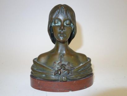 D'Après Emmanuel VILLANIS (1858-1914) 

Buste de jeune fille.

Epreuve en bronze...