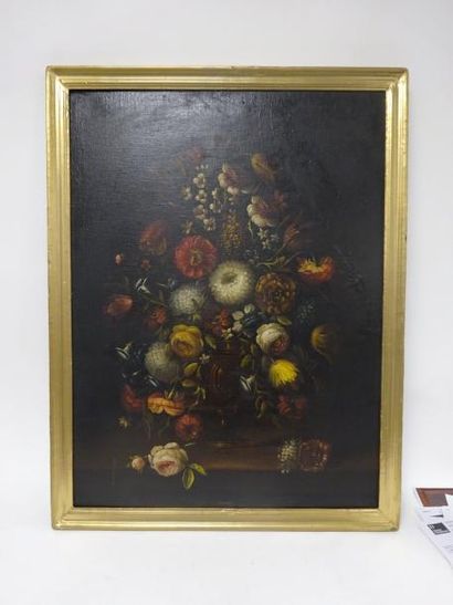 Ecole du XIXème siècle. 

Bouquet de fleurs. 

Huile sur toile. 

82 x 61 cm.

Craquelures...