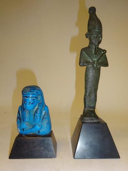 EGYPTE 

Fragment d'oushebti formant buste, en faïence bleue à décor noir.

XXIème...