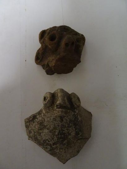 null Deux fragments poteries précolombienne. 

Haïti.

H. : 8 cm.