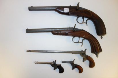 null FRANCE

Deux pistolets de Tir, de salon, système Flobert, à un coup :

Canons...
