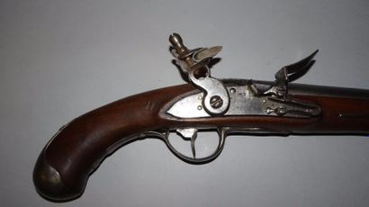 null FRANCE.

Pistolet à silex. Modèle 1763-66.

Canon marqué '1763' sur la queue.

Traces...