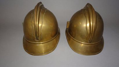 null Deux casque de Sapeur-Pompier. Modèle 1885 :
- un à plaque de la Ville de CARENTAN.
Marque...