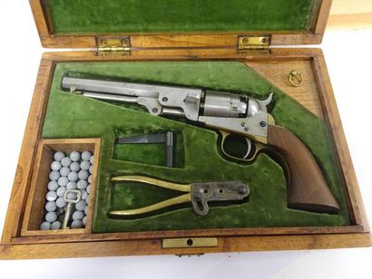 null ETATS-UNIS

Réédition d'après un Colt 1851.

Revolver à percussion à poudre...