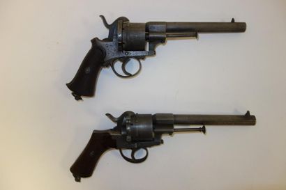 null FRANCE

Deux revolvers en acier à broche, système Lefaucheux, à six coup :

Canons...