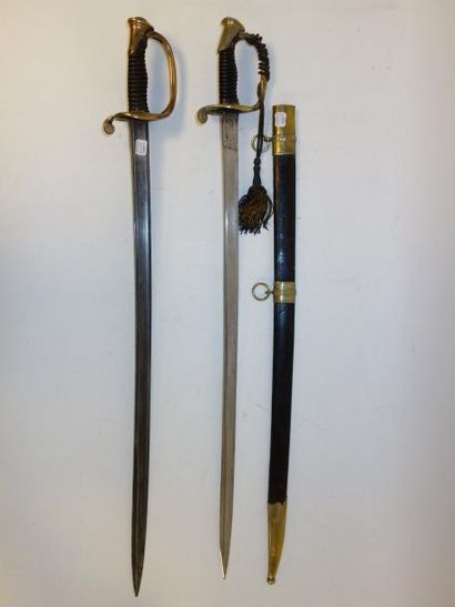 null FRANCE

Deux sabres d'officier, modèle 1845.

Garde en laiton à une branche...